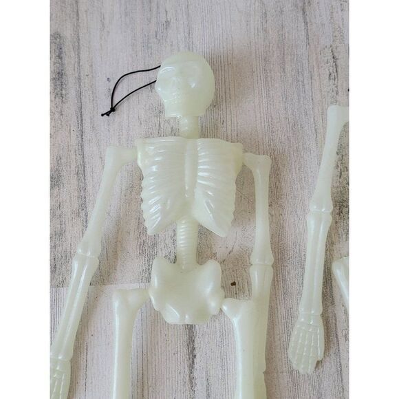 Plastic glow in dark hanging skeleton set Halloween prop - Picture 4 of 11